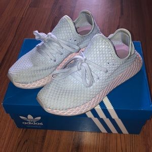 Adidas deerupt sneakers